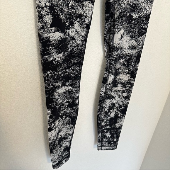 Lululemon Wunder Under Super High-Rise Leggings Jacquard Black & White Size 6 - Picture 6 of 11